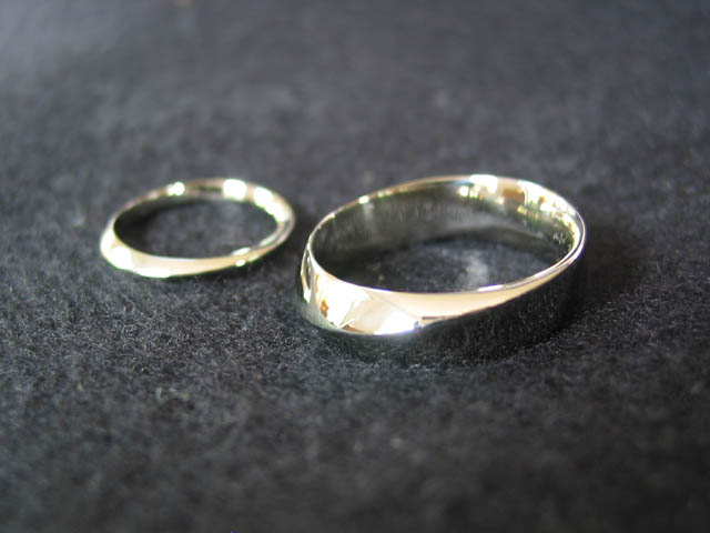 3 Turn Mobius Wedding Bands